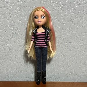 BRATZ All Glammed Up Designer Streaks Cloe
Original Outfit Vintage 2010